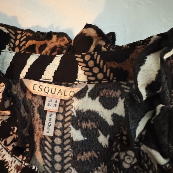 EsQualo Animal Print Button Blouse – Elegant Ruffle Detail –  New - Picture 4 of 9